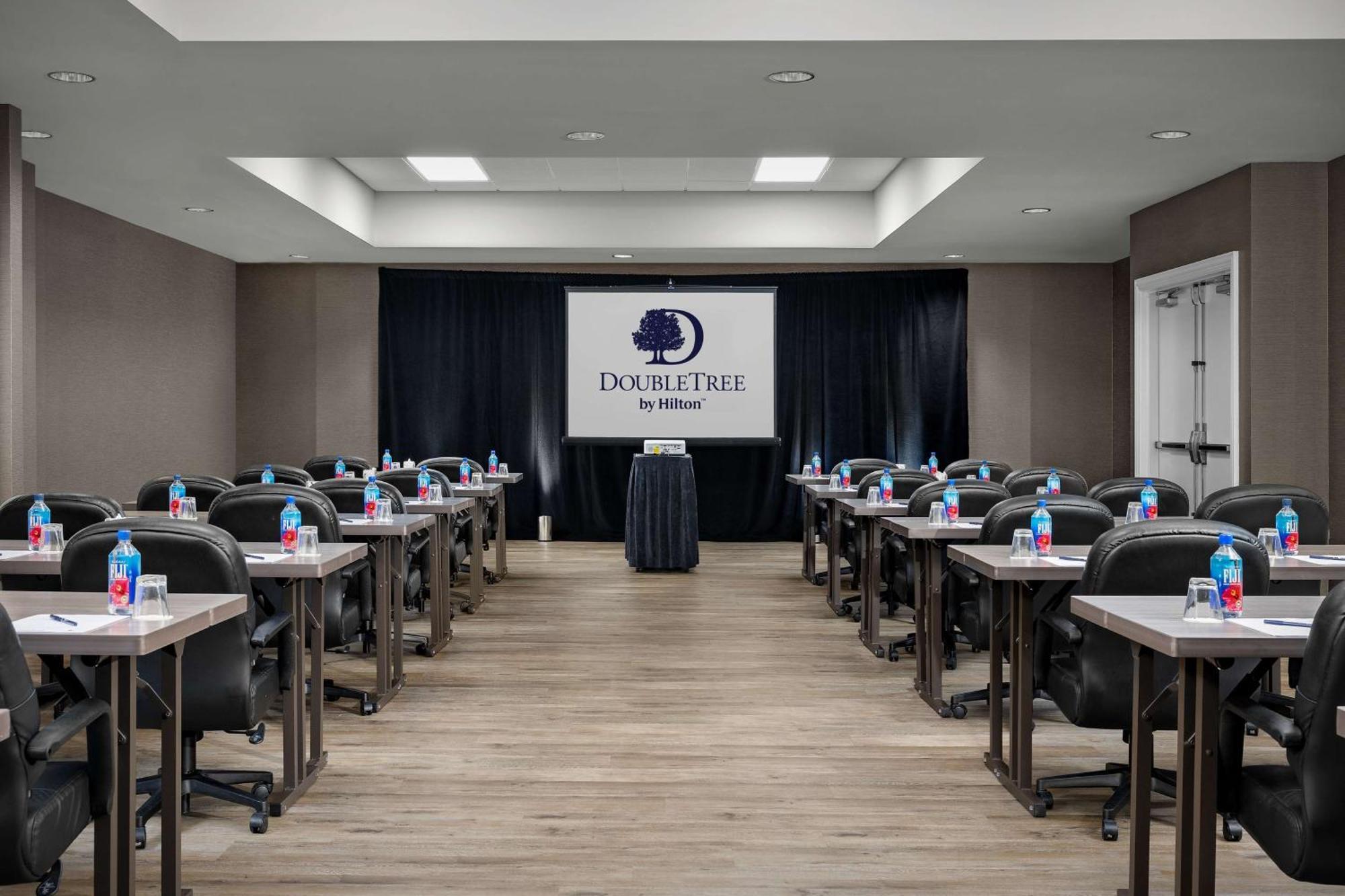 Отель Doubletree By Hilton Chicago O'Hare Airport-Розмонт Экстерьер фото