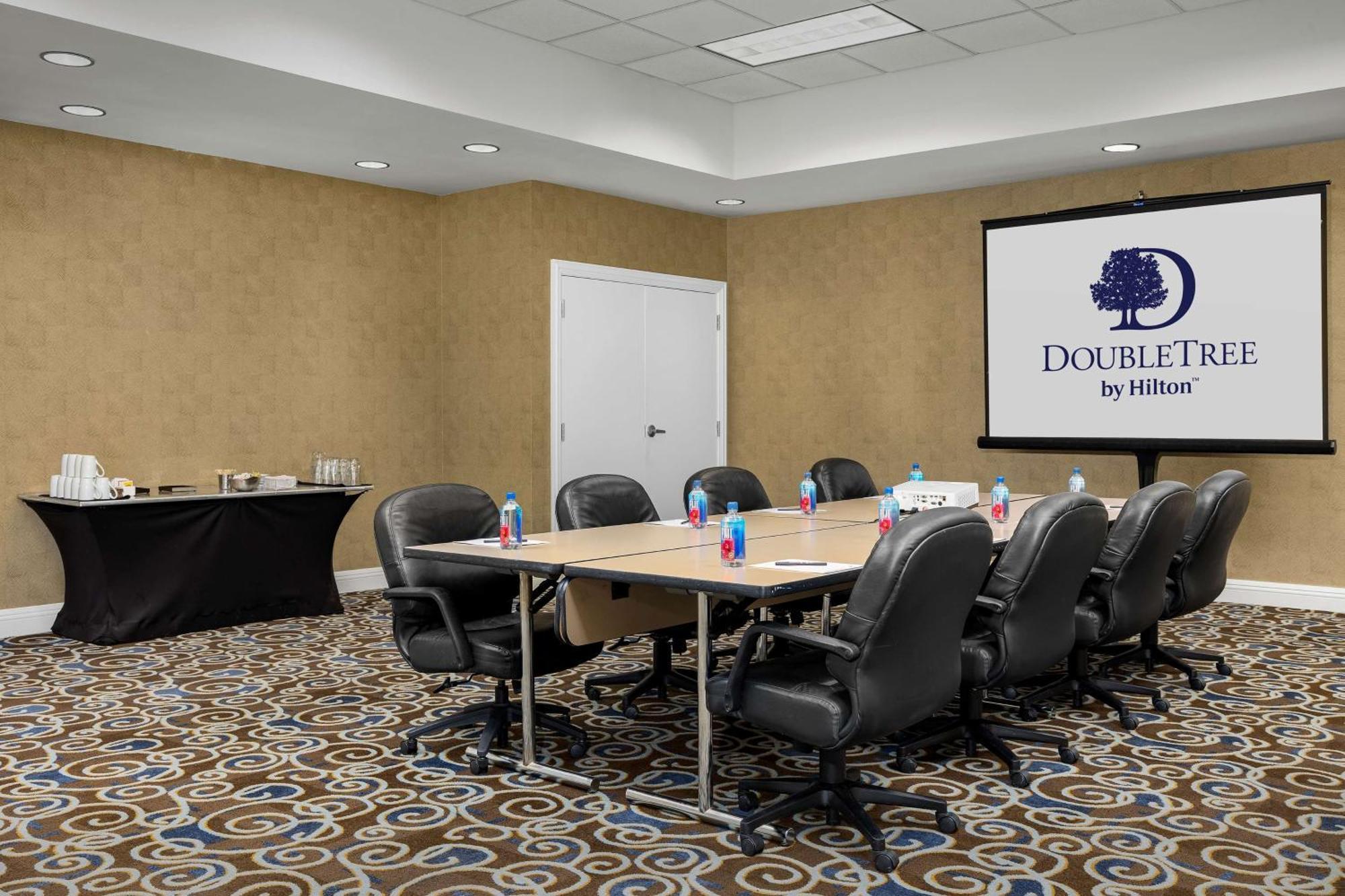 Отель Doubletree By Hilton Chicago O'Hare Airport-Розмонт Экстерьер фото